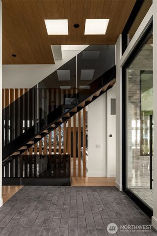 5917 104th Place NE, Kirkland, WA 98033