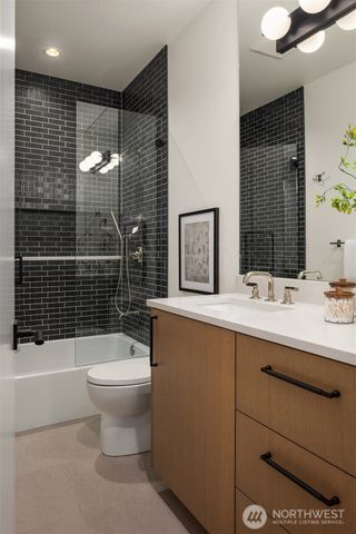 5917 104th Place NE, Kirkland, WA 98033