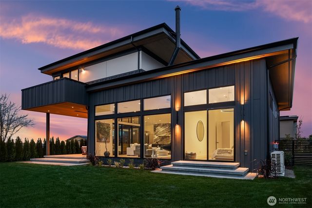 5917 104th Place NE, Kirkland, WA 98033