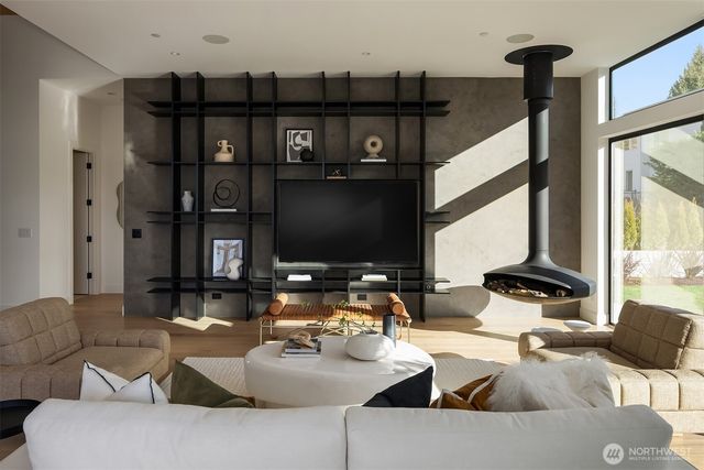 5917 104th Place NE, Kirkland, WA 98033