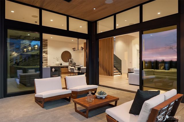 5917 104th Place NE, Kirkland, WA 98033