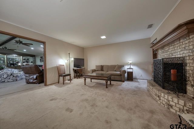 216 Helen Drive, Lindale, TX 75771