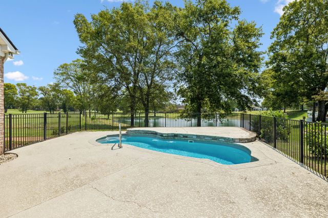 1191 Adelicia Hayes Ct, Gallatin, TN 37066