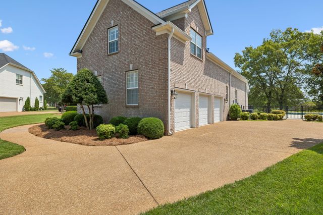 1191 Adelicia Hayes Ct, Gallatin, TN 37066