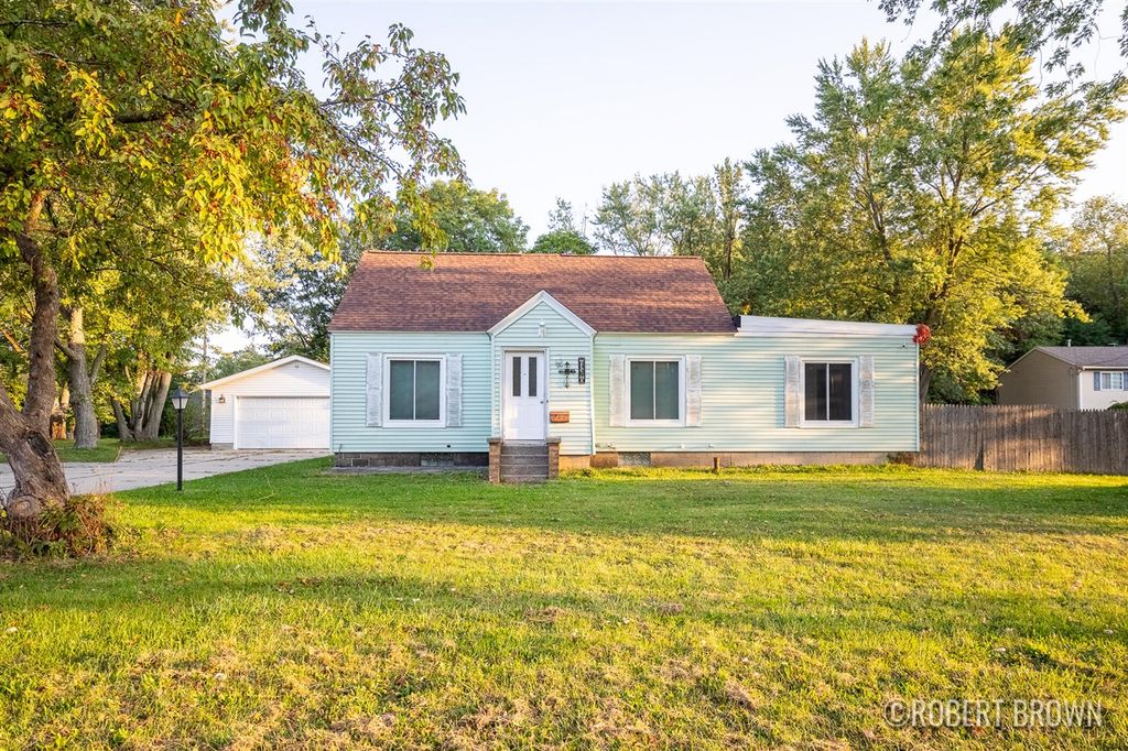 1061 60th Street, Kentwood, MI 49508