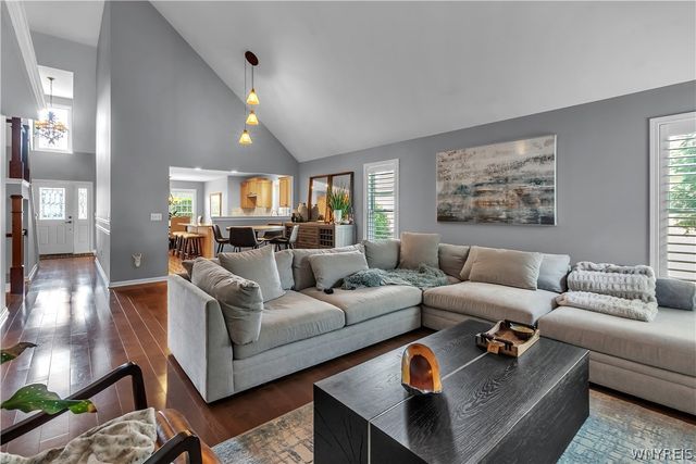 8059 Laurel Park Ln, Clarence, NY 14051