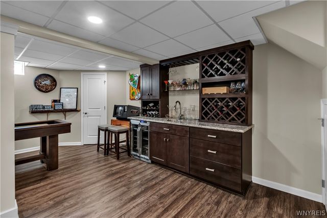 8059 Laurel Park Ln, Clarence, NY 14051