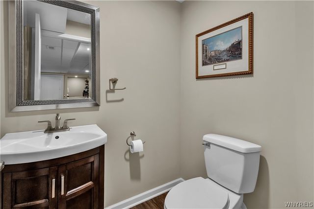 8059 Laurel Park Ln, Clarence, NY 14051