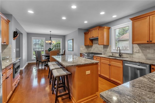 8059 Laurel Park Ln, Clarence, NY 14051