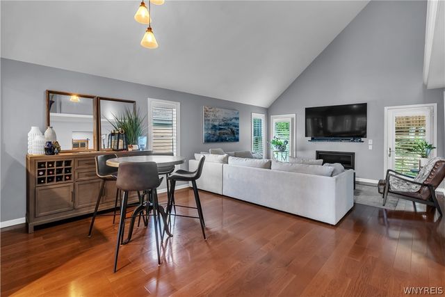 8059 Laurel Park Ln, Clarence, NY 14051