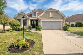 8059 Laurel Park Ln, Clarence, NY 14051