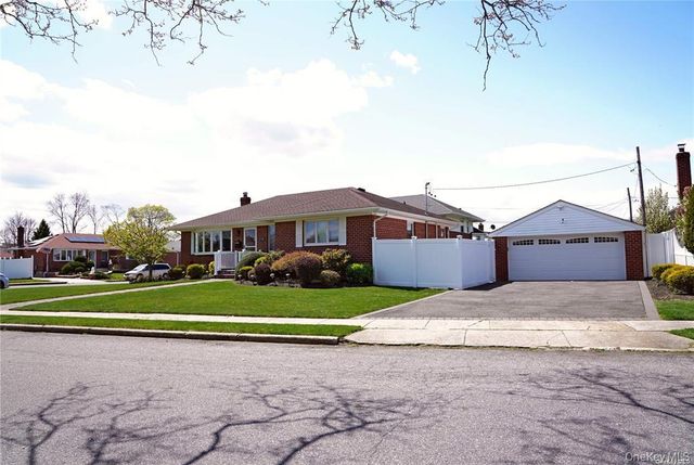 39-18 Berger Avenue, Bethpage, NY 11714