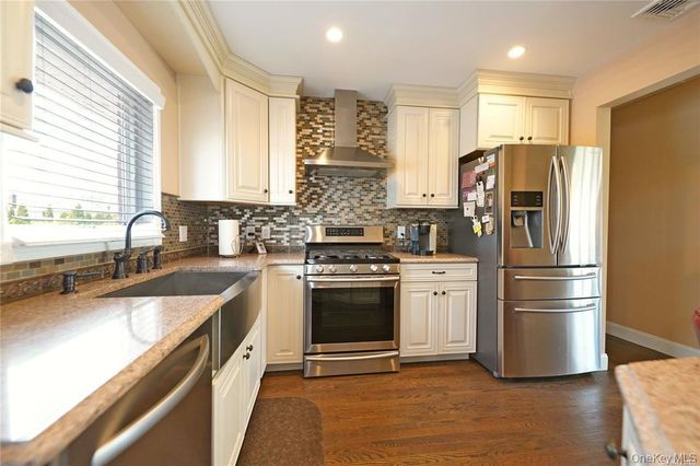 39-18 Berger Avenue, Bethpage, NY 11714