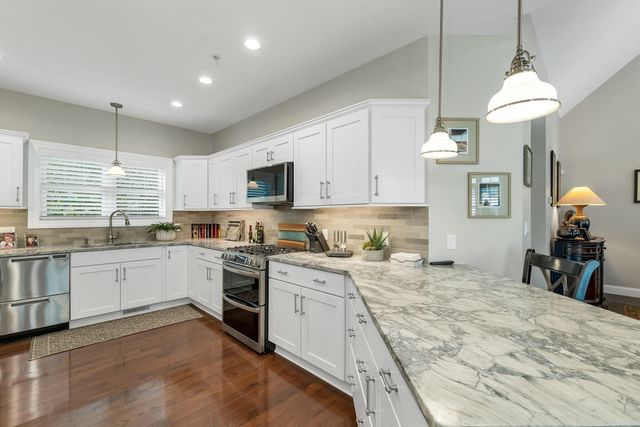 5 Metea Lane -, Bedford, NH 03110