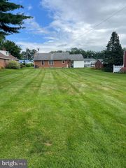 140 E HARRISBURG AVE, Elizabethtown, PA 17022
