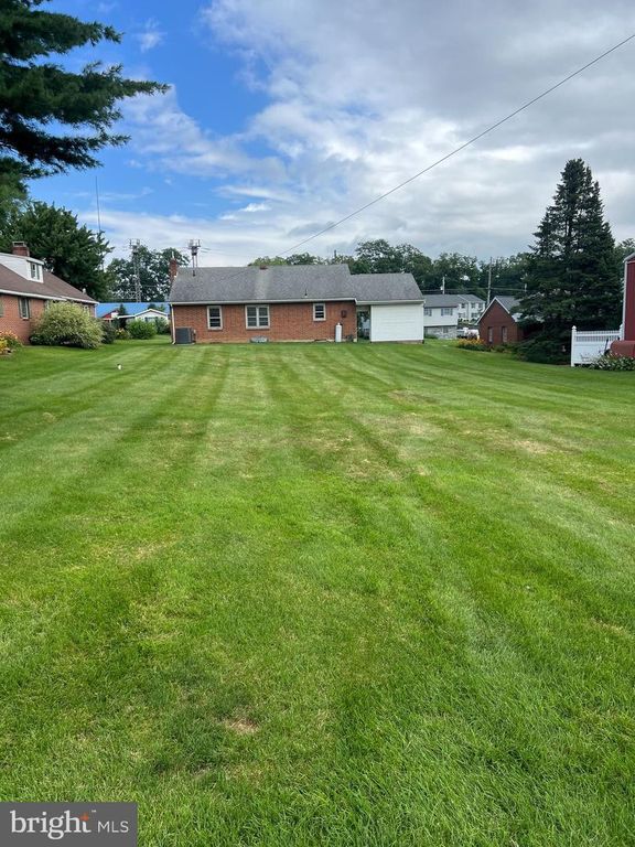 140 E HARRISBURG AVE, Elizabethtown, PA 17022