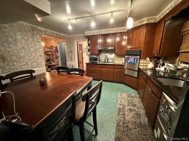 82 Auerbach Lane, Lawrence, NY 11559