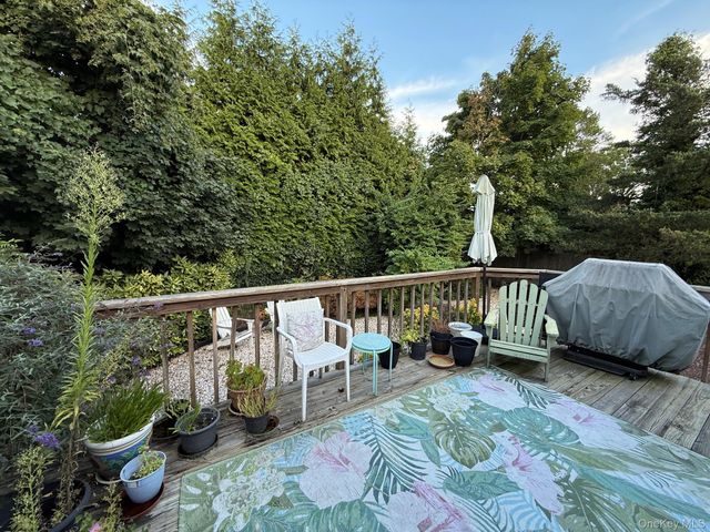 82 Auerbach Lane, Lawrence, NY 11559