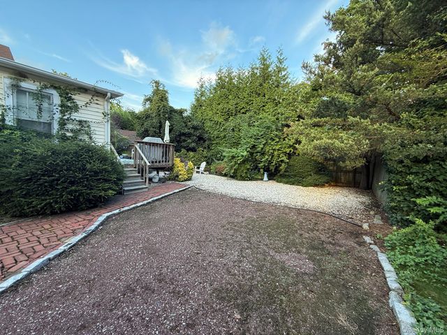 82 Auerbach Lane, Lawrence, NY 11559