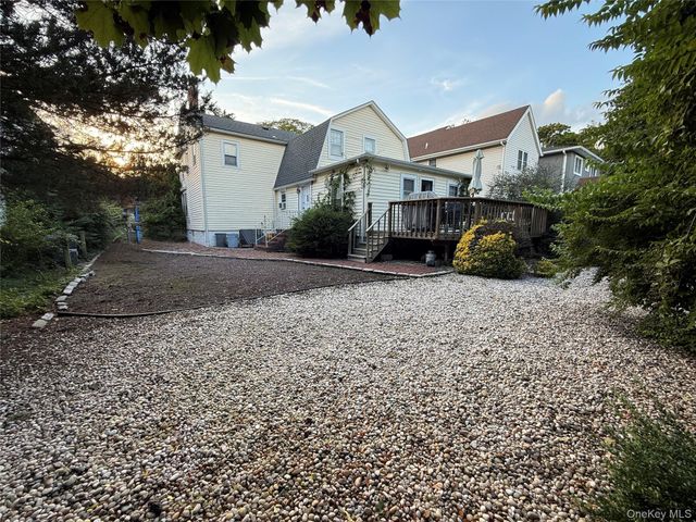82 Auerbach Lane, Lawrence, NY 11559