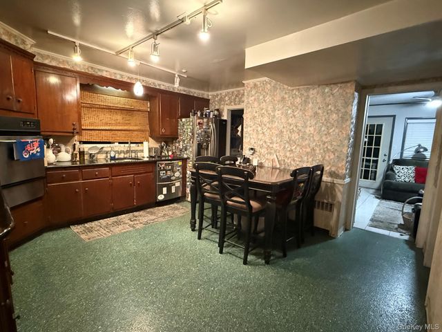 82 Auerbach Lane, Lawrence, NY 11559