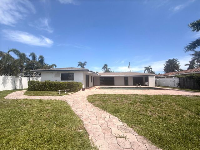 2730 NE 7th St, Pompano Beach, FL 33062