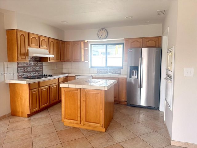 2730 NE 7th St, Pompano Beach, FL 33062