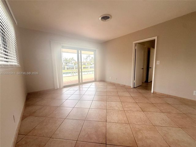 2730 NE 7th St, Pompano Beach, FL 33062