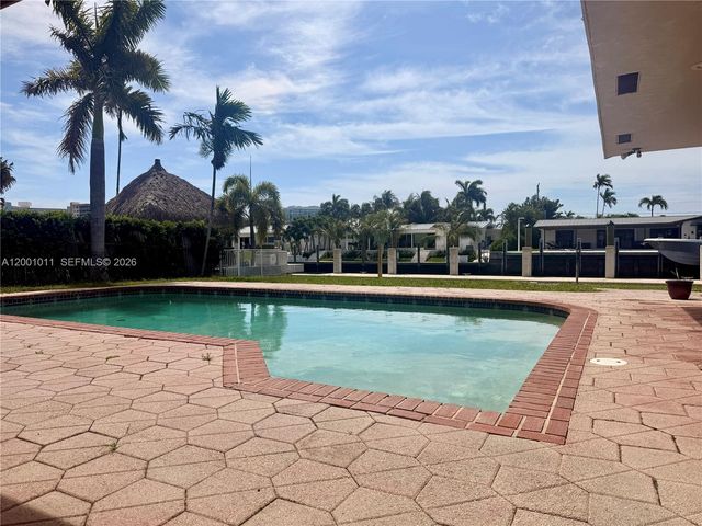 2730 NE 7th St, Pompano Beach, FL 33062