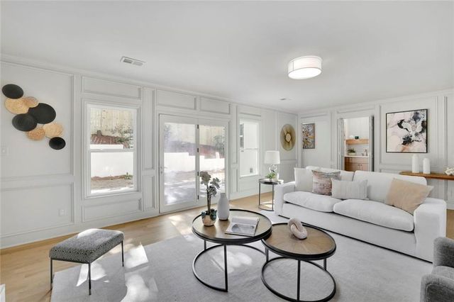 2552 Hollycreek NE Drive, Marietta, GA 30062