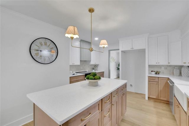 2552 Hollycreek NE Drive, Marietta, GA 30062