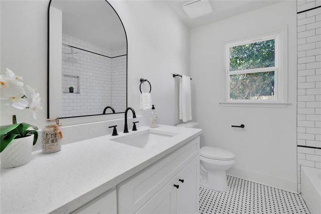 2552 Hollycreek NE Drive, Marietta, GA 30062