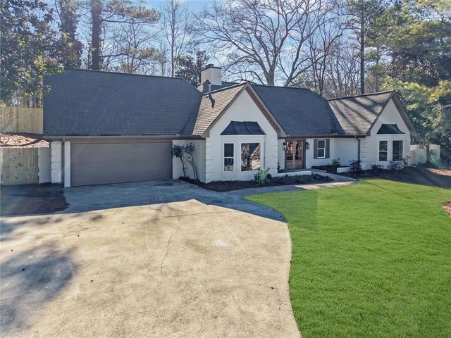 2552 Hollycreek NE Drive, Marietta, GA 30062