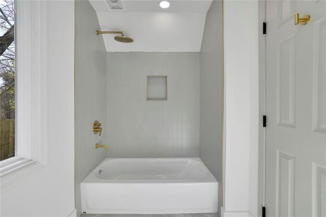 2552 Hollycreek NE Drive, Marietta, GA 30062