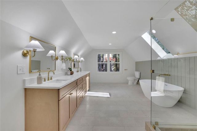 2552 Hollycreek NE Drive, Marietta, GA 30062