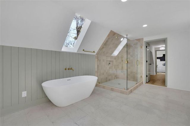 2552 Hollycreek NE Drive, Marietta, GA 30062