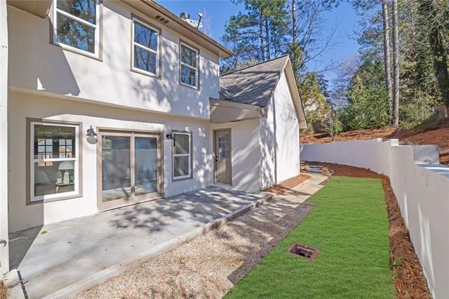 2552 Hollycreek NE Drive, Marietta, GA 30062