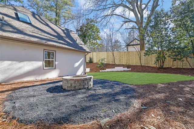 2552 Hollycreek NE Drive, Marietta, GA 30062