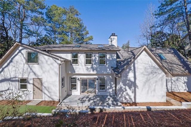 2552 Hollycreek NE Drive, Marietta, GA 30062