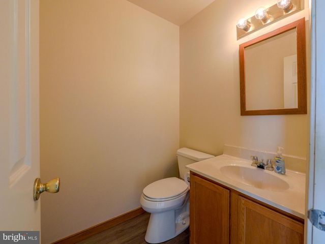 6 VICTORIA DR, Aston, PA 19014