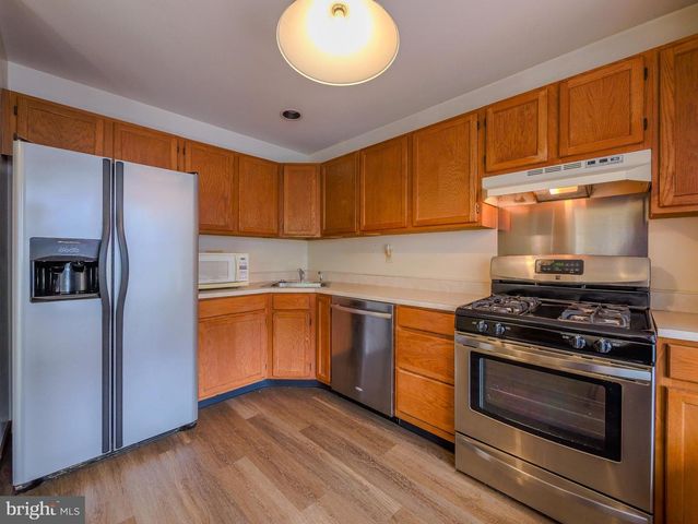 6 VICTORIA DR, Aston, PA 19014