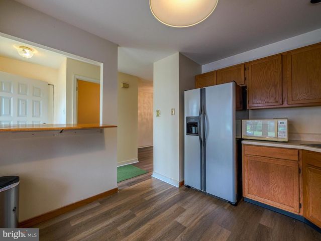 6 VICTORIA DR, Aston, PA 19014