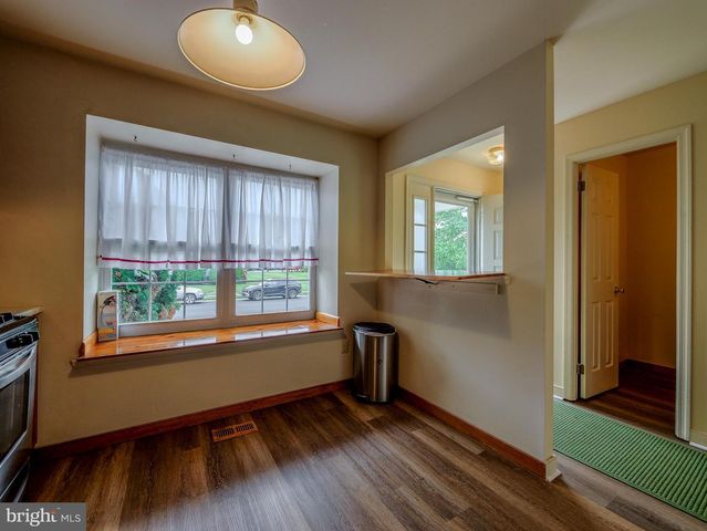 6 VICTORIA DR, Aston, PA 19014