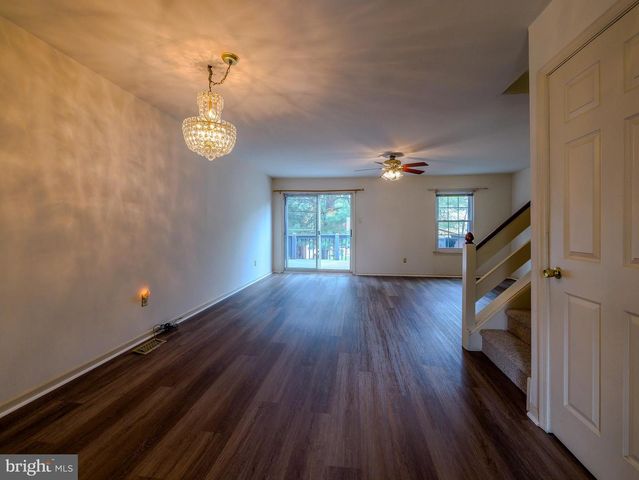 6 VICTORIA DR, Aston, PA 19014