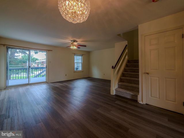 6 VICTORIA DR, Aston, PA 19014