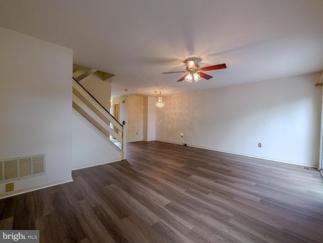 6 VICTORIA DR, Aston, PA 19014