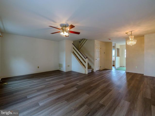6 VICTORIA DR, Aston, PA 19014
