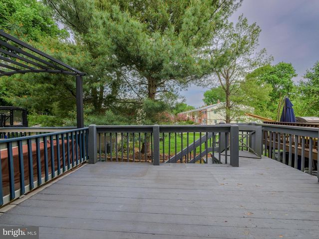 6 VICTORIA DR, Aston, PA 19014