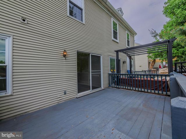 6 VICTORIA DR, Aston, PA 19014