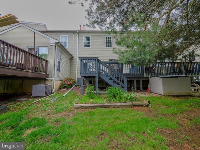6 VICTORIA DR, Aston, PA 19014